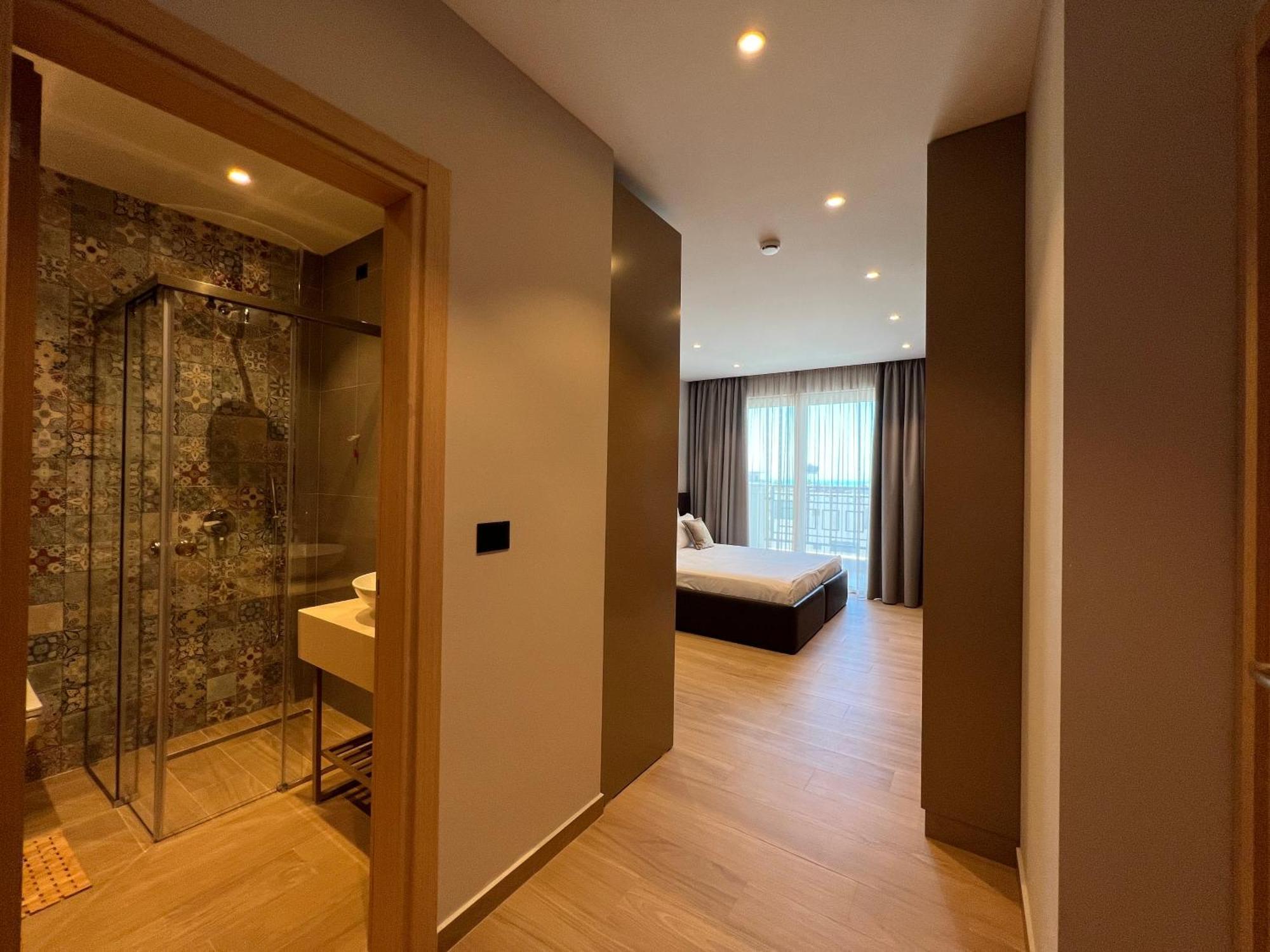 Coastline Luxury Apart Hotel Golem  Exterior photo
